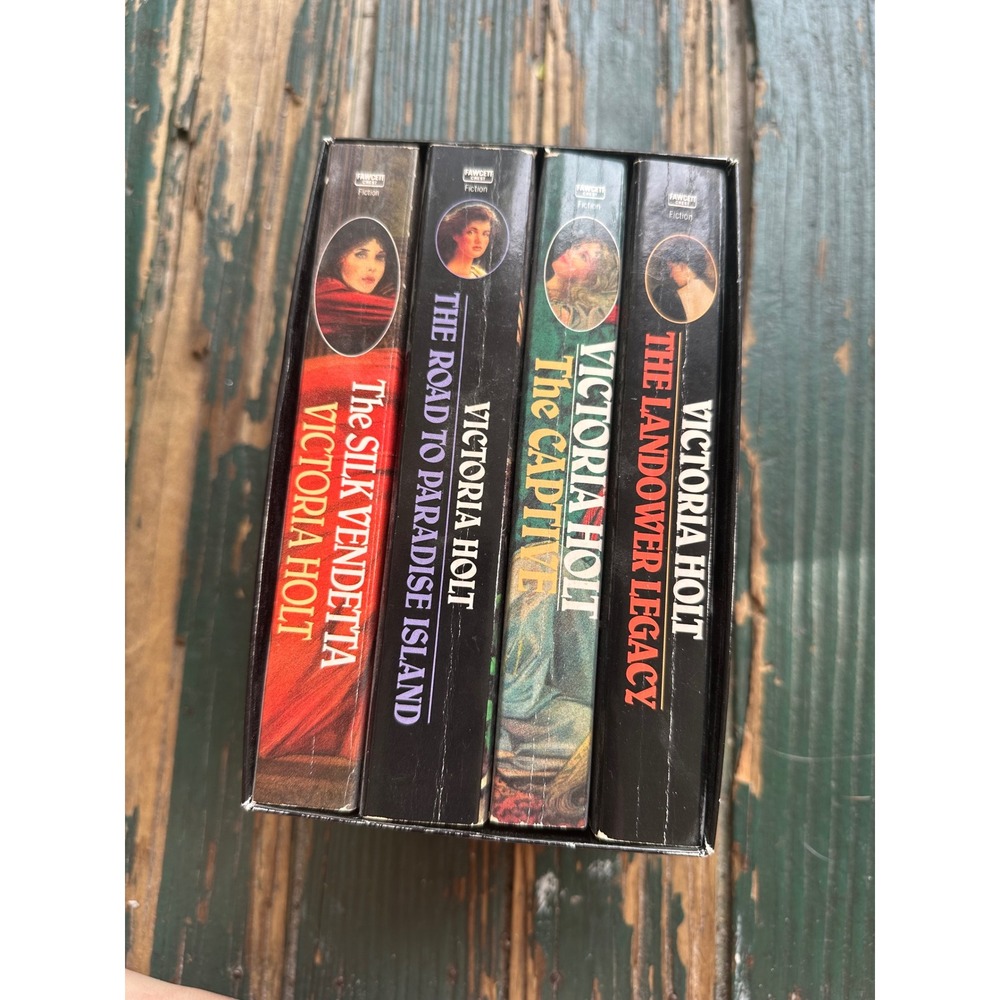 Victoria Holt Quartet Box Set 4 Books Silk Vendetta Road Paradise Captive 1987
